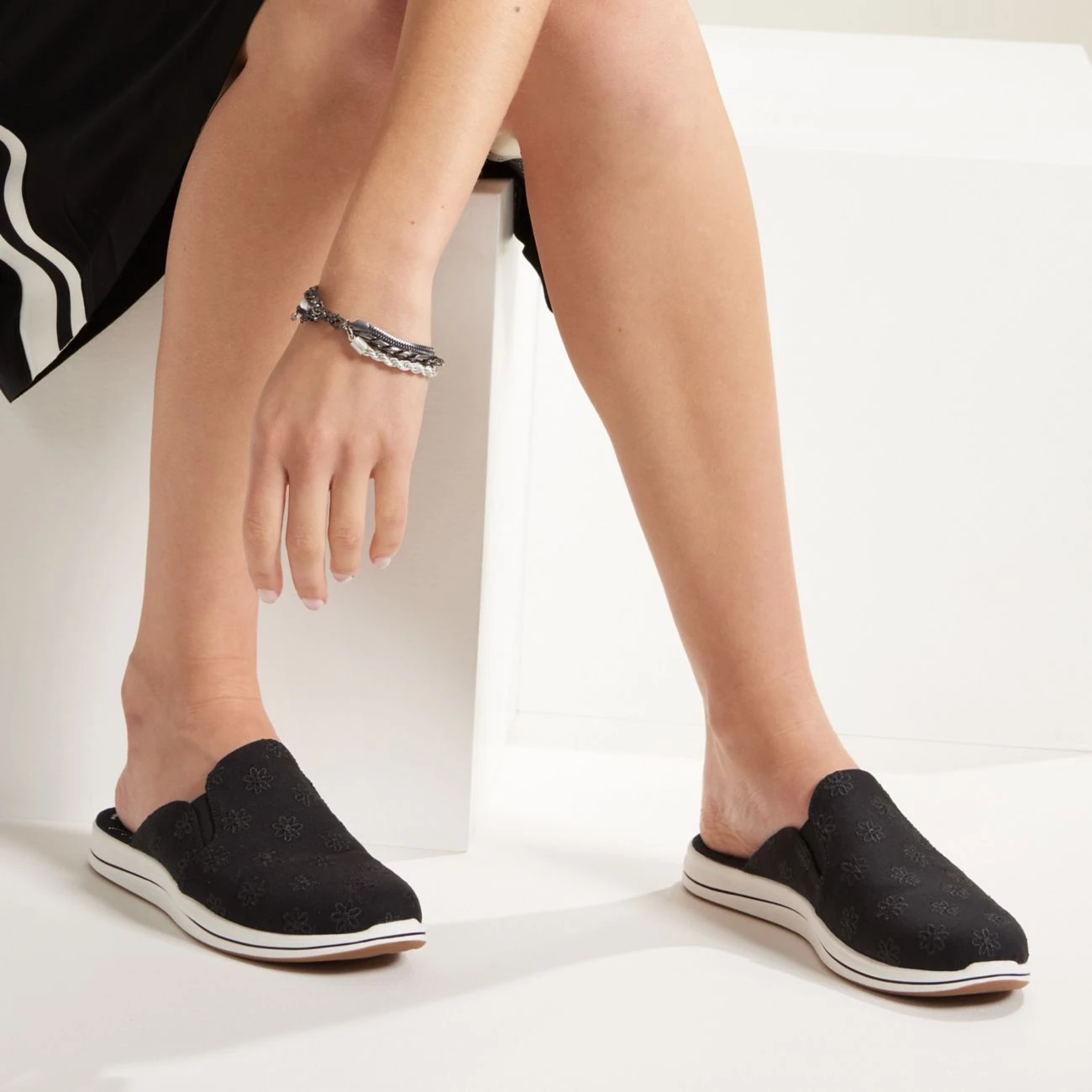 Clarks Breeze Shore Black Floral 4 Clarks Breeze Shore Black Floral - Image 2